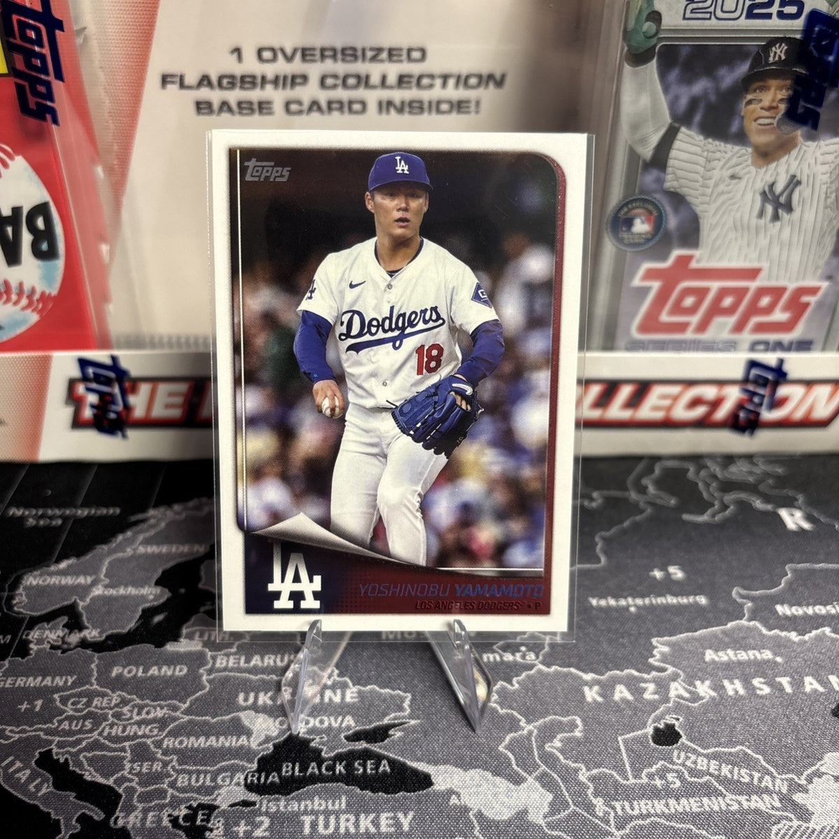 2025 Topps Flagship Collection Yoshinobu Yamamoto #78 Los Angeles Dodgers